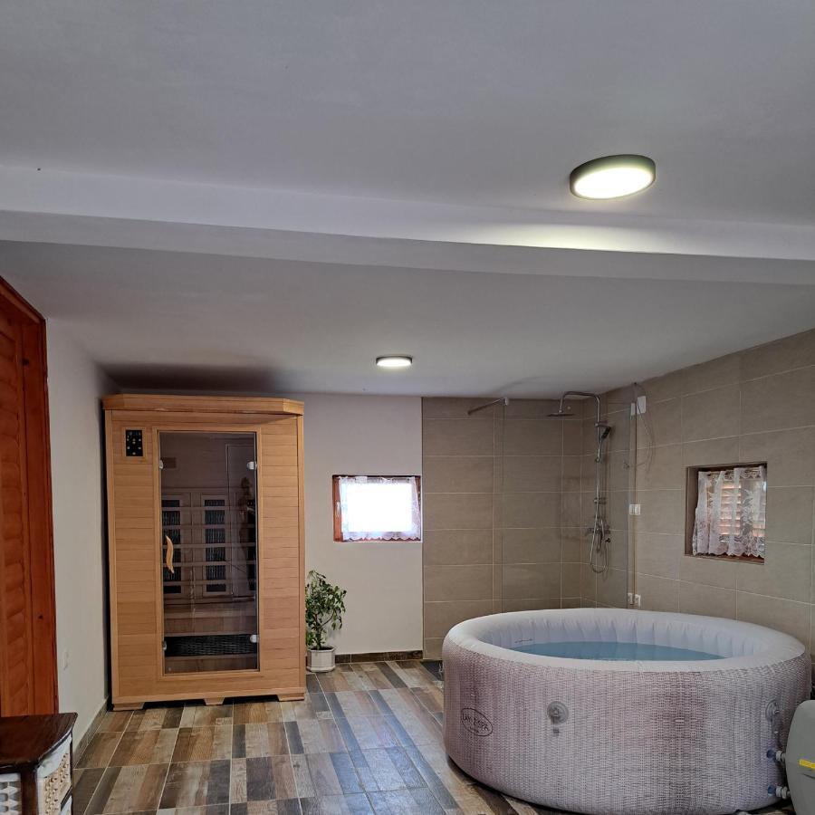 Natura With Sauna And Jacuzzi *