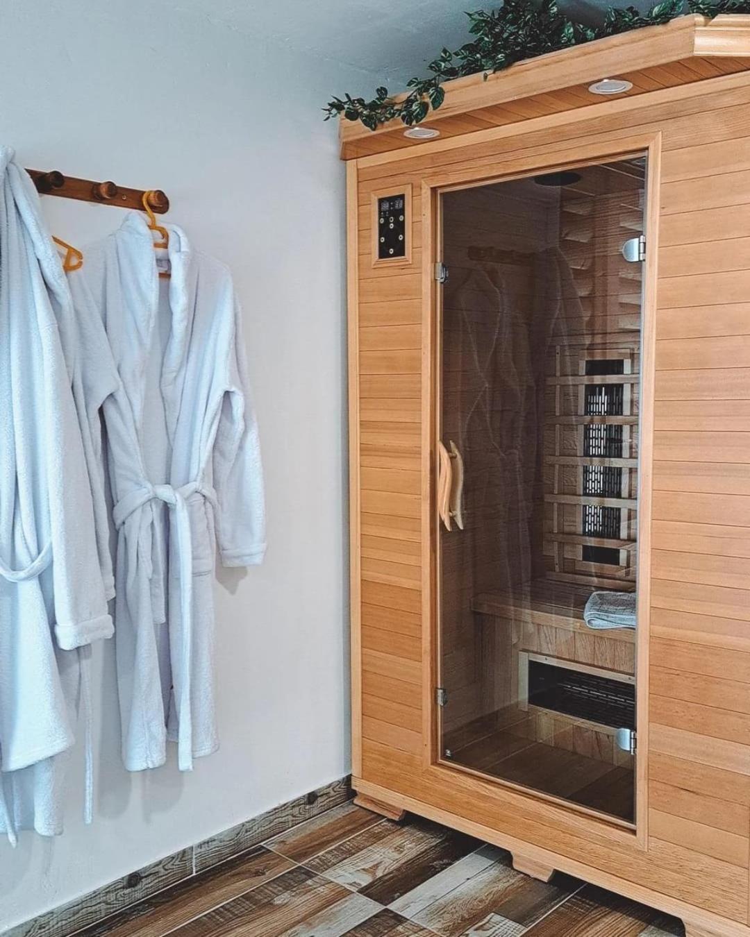 Natura With Sauna And Jacuzzi Pihovec